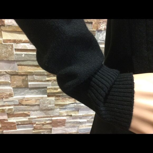 VINCE  Asymmetric Cashmere Sweater - Picture 4 of 11